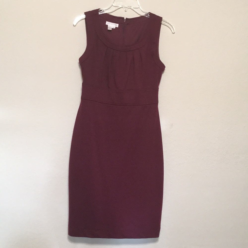 Sleeveless plum sheath dress